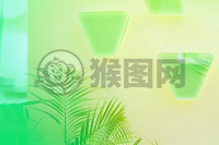 绿叶碧波光影下，三角