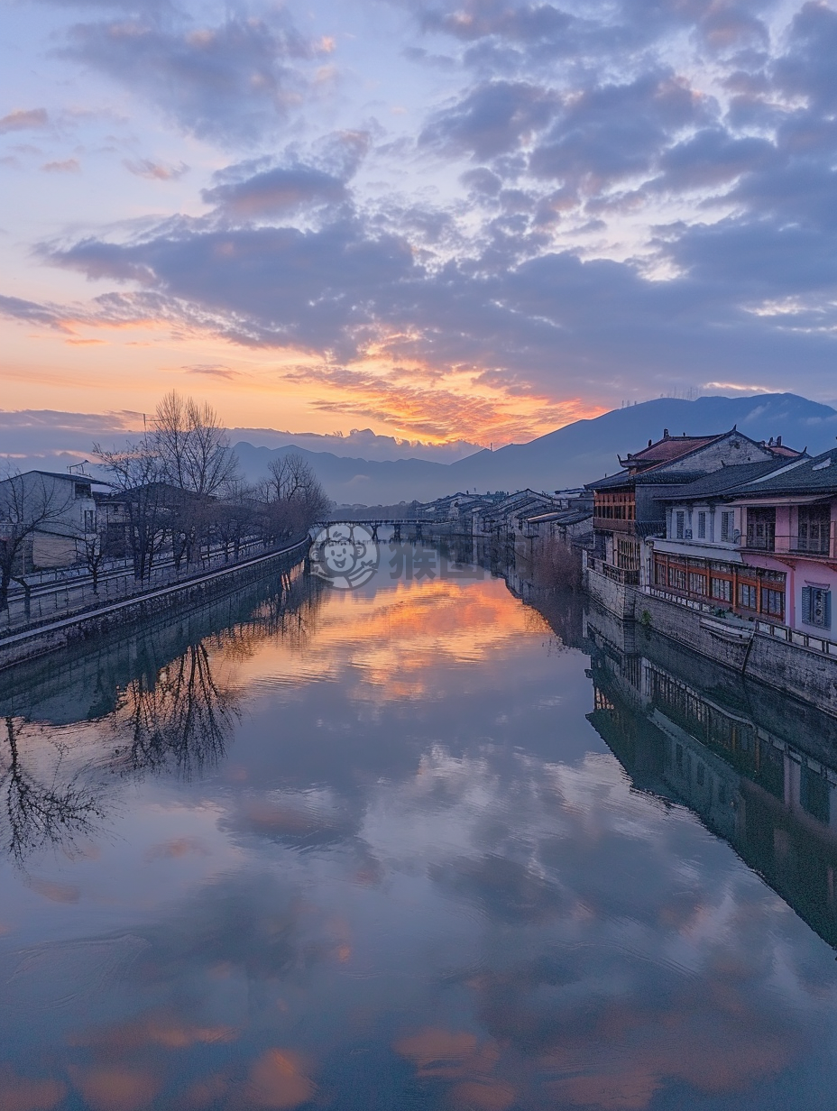 “夕阳映水，静夜如诗”