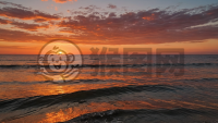 夕阳下海面泛光的美景