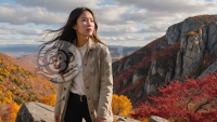 秋风落叶，长发女子立山巅